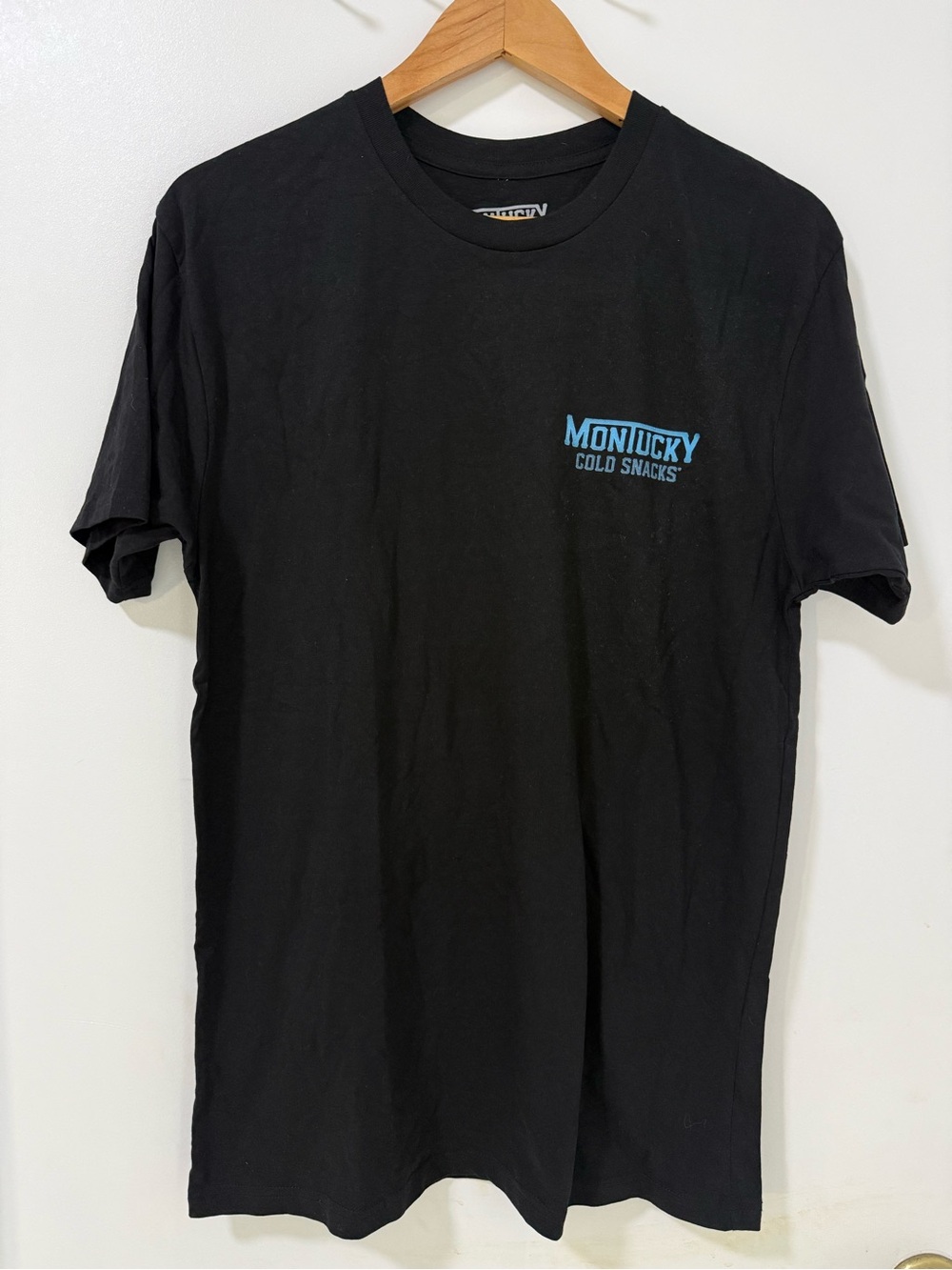 MONTUCKY Cold Snacks Logo Graphic T‑Shirt